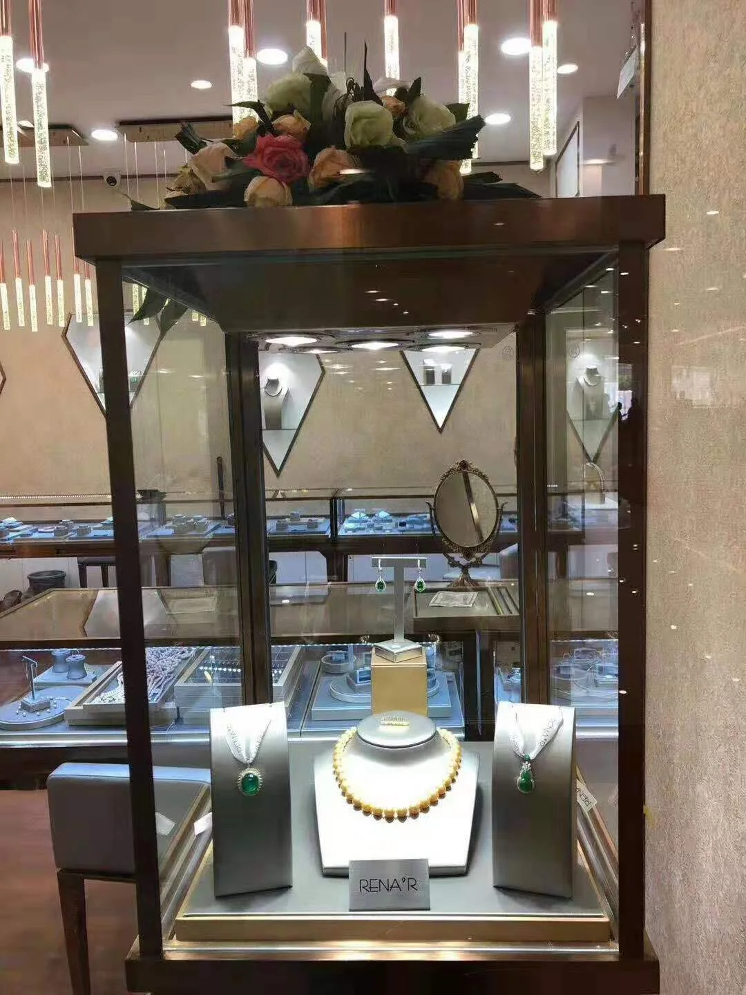 Zhejiang Weinuo Jewelry necklace and pendant high cabinet display