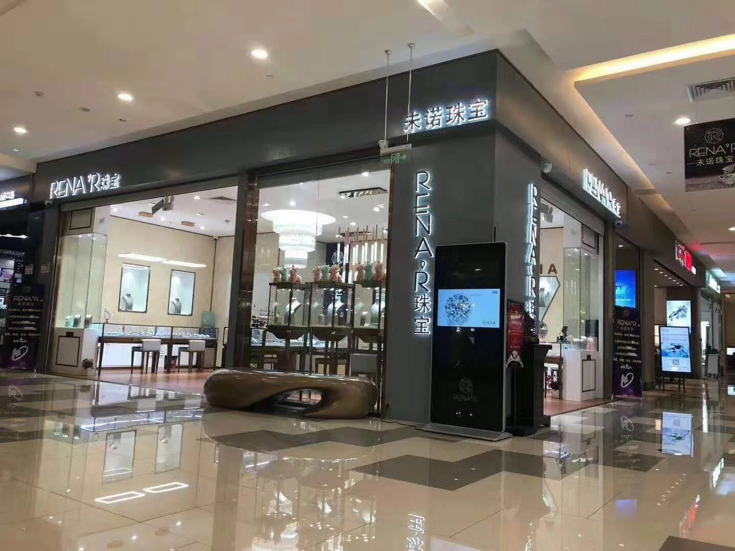 Zhejiang Weinuo Jewelry mall storefront corner view