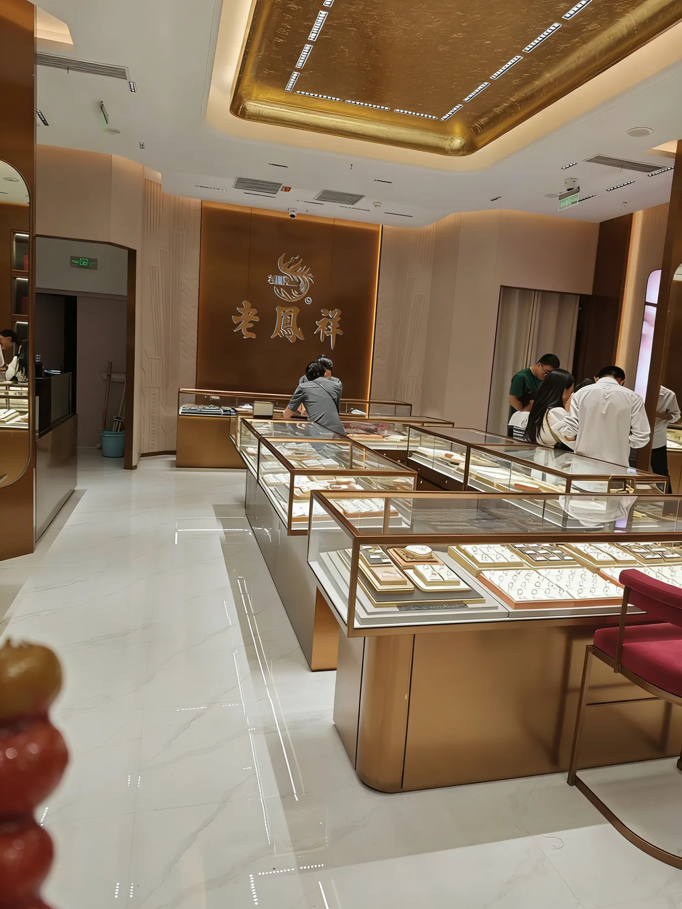 Stainless steel jewelry showcase in a Laofengxiang jewelry store